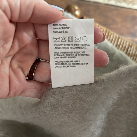 Crate & Barrel taupe throw - Picture 5 of 5